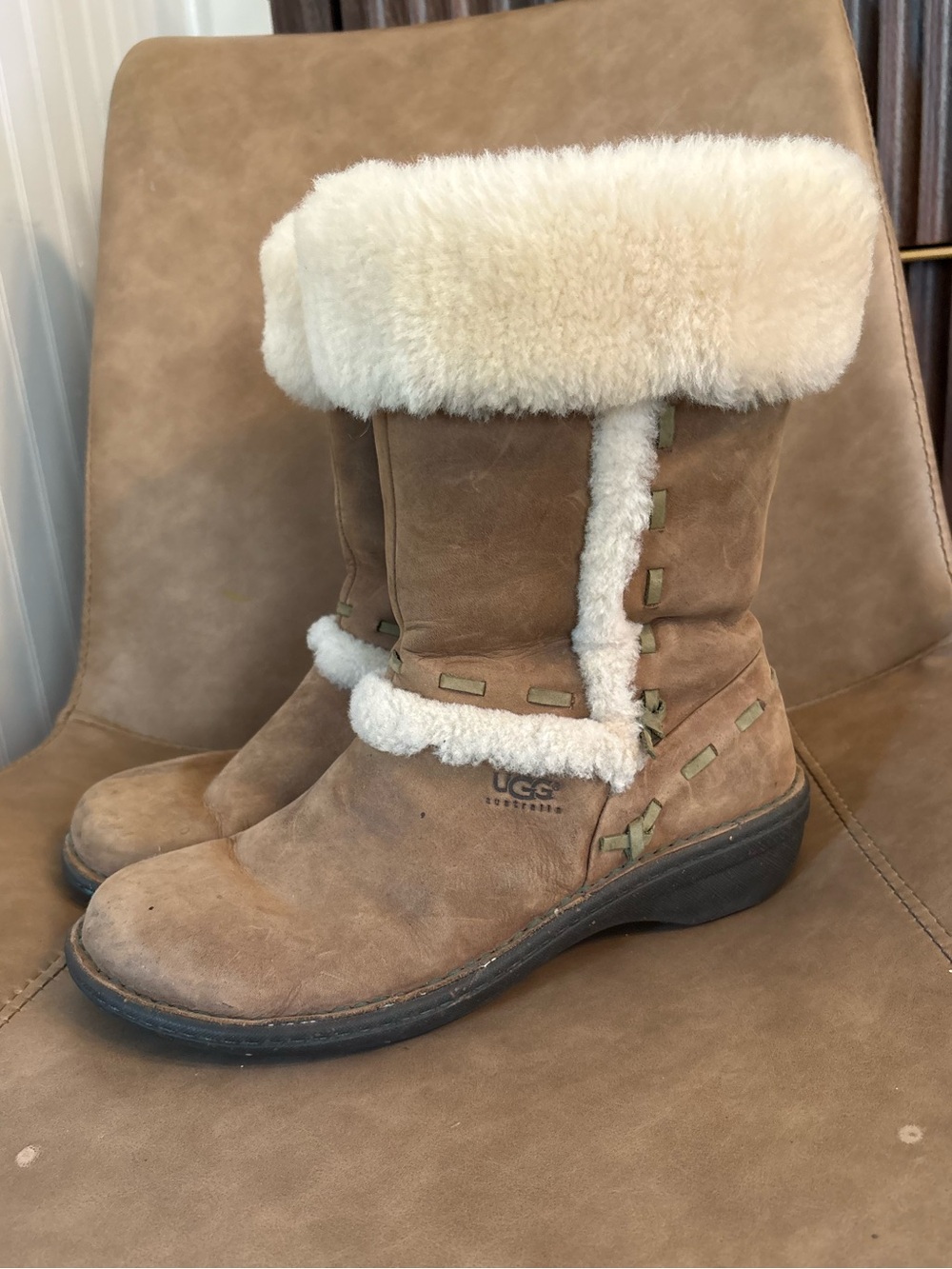 Ugg Australia brown furry fuzzy outdoor warm shoes boots size 9